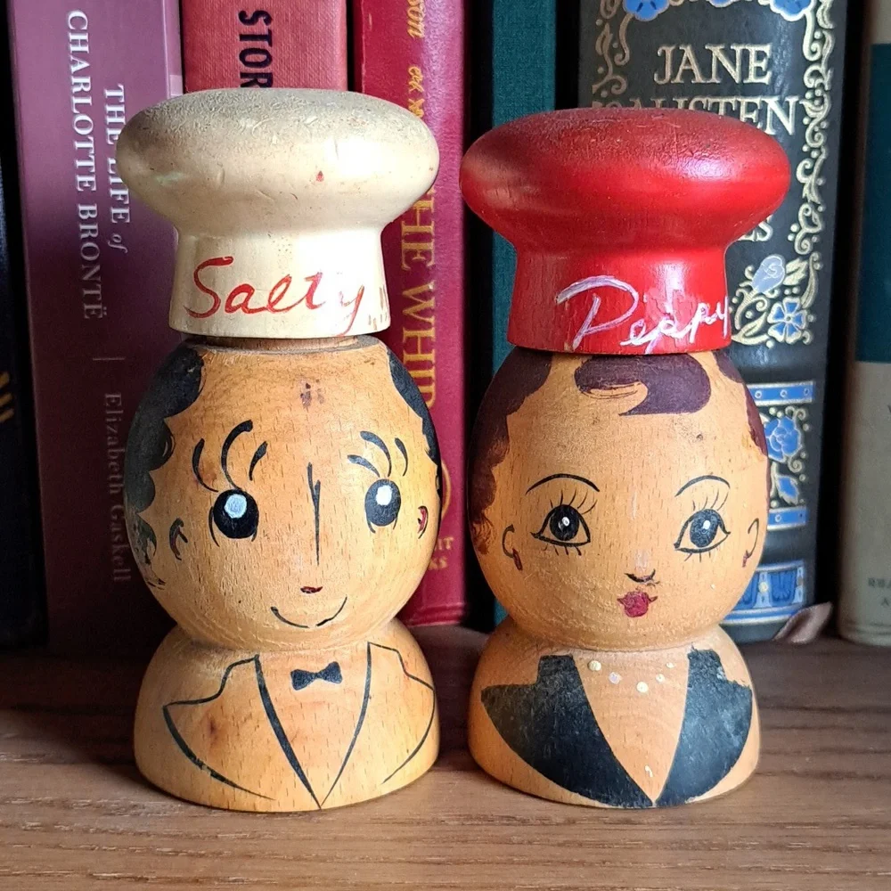 Vtg Volco Brand Japan Wooden Salty & Peppy Shaker Set Anthropomorphic Kitschy
